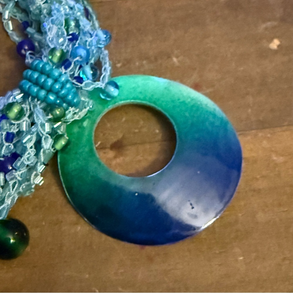 Chunky Multi Strand Blue Beaded Shell Pendant Nec… - image 4